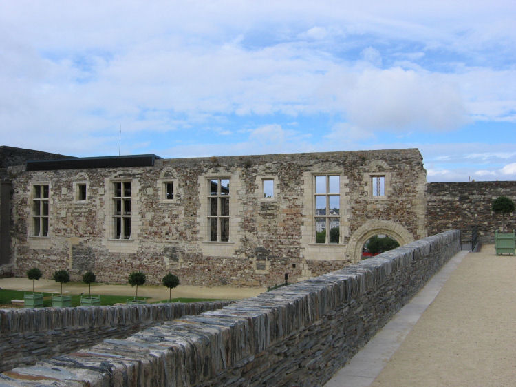 Image 25 of 30  -  90 kB